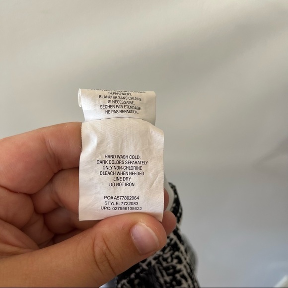 Speedo One Piece Swimsuit Black and White Crisscross Pattern - Picture 9 of 10